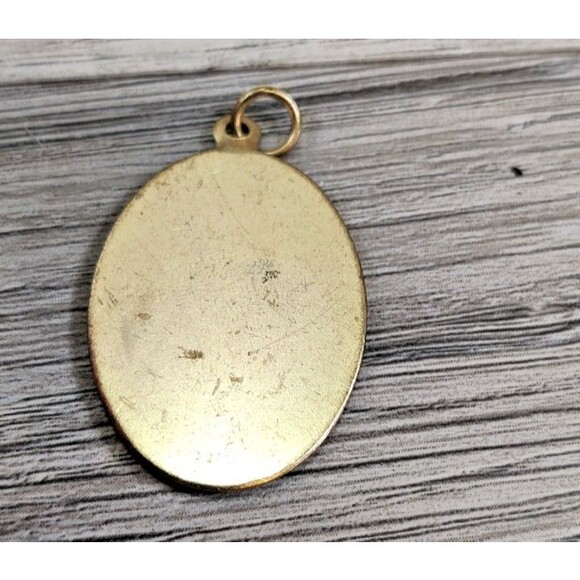 Gold Tone Metal Sacred Heart of Jesus Pendant Vintage Pre-Owned - Picture 2 of 2